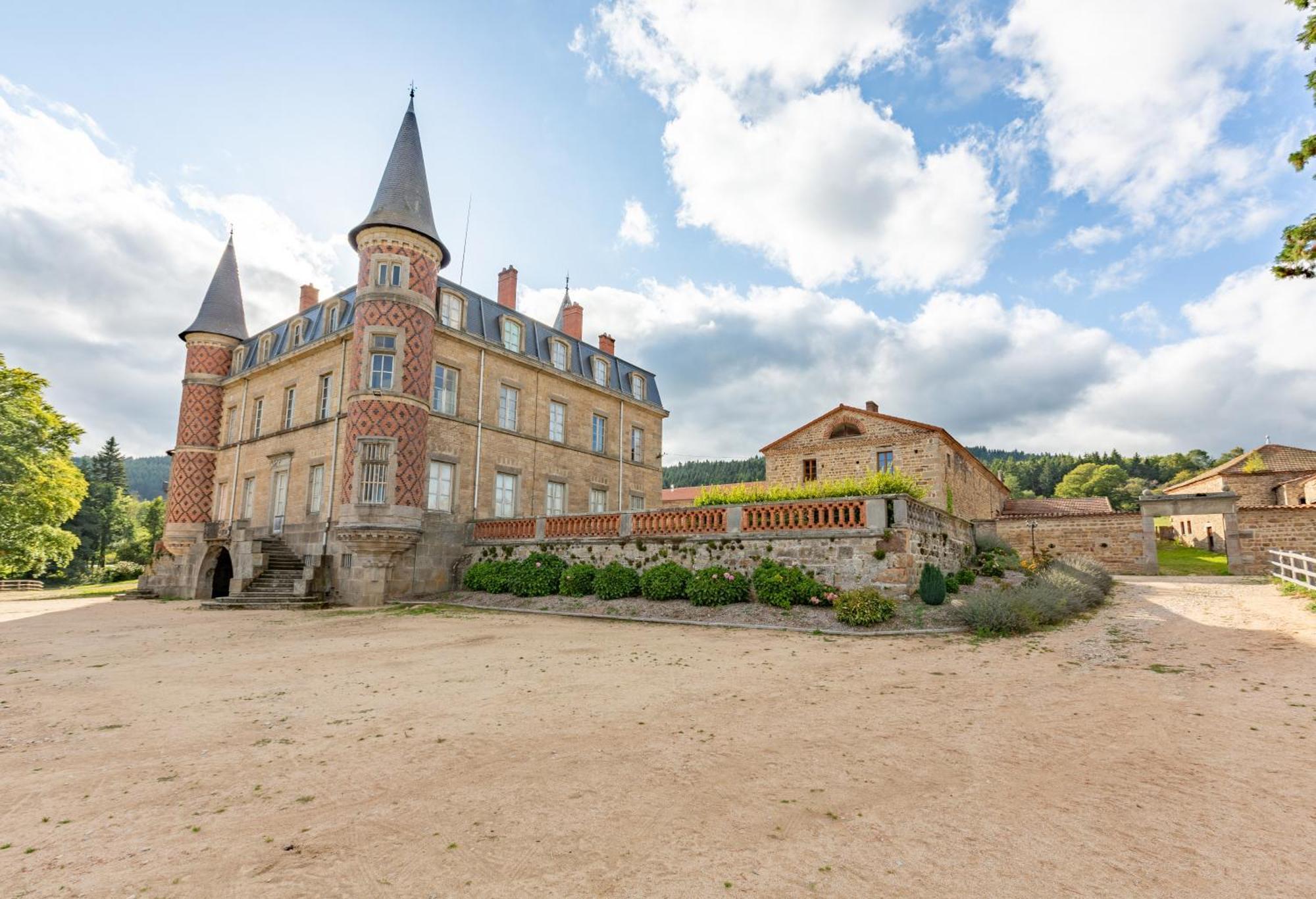 Domaine Et Chateau De Valinches Marols Buitenkant foto