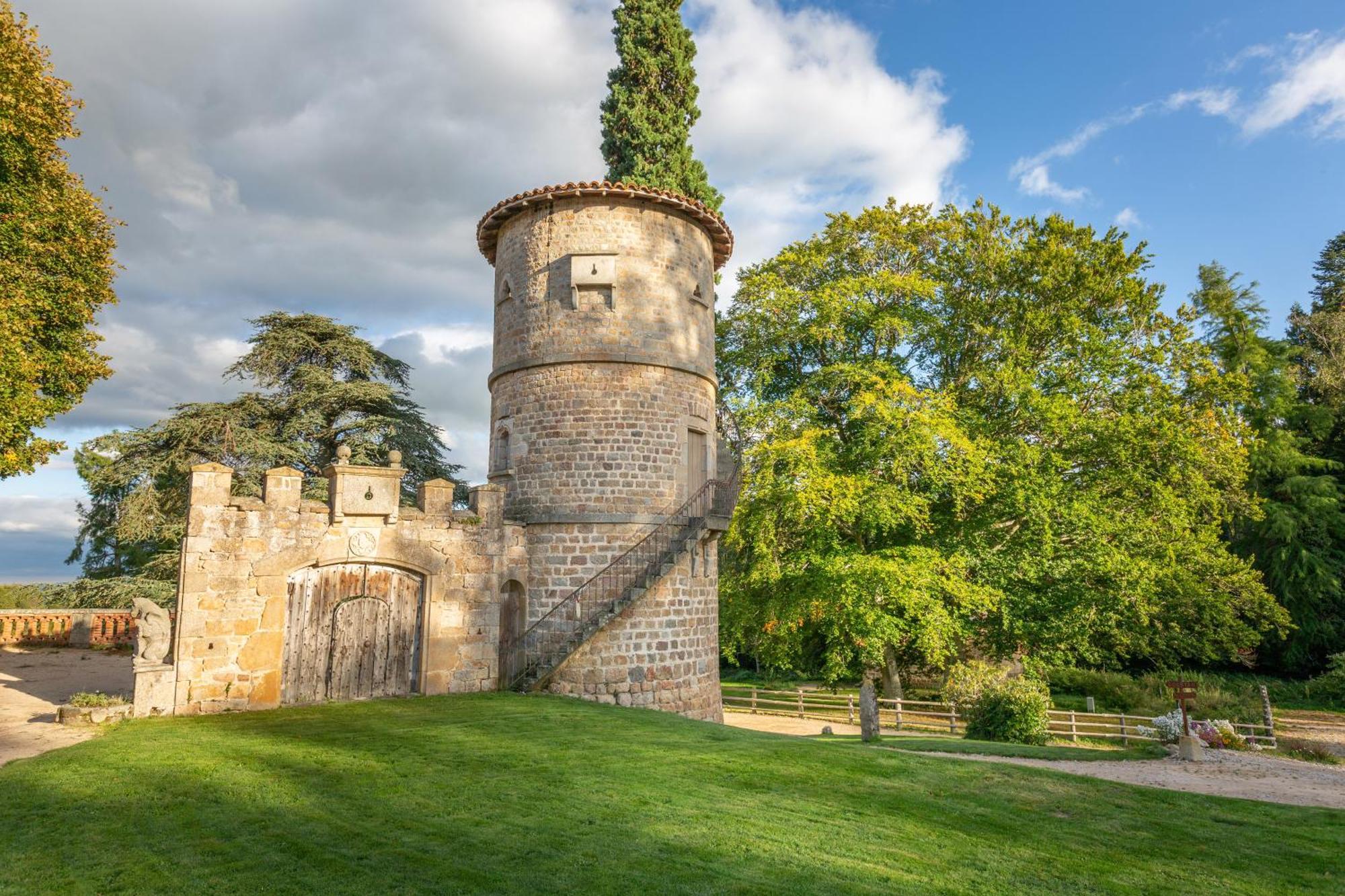 Domaine Et Chateau De Valinches Marols Buitenkant foto