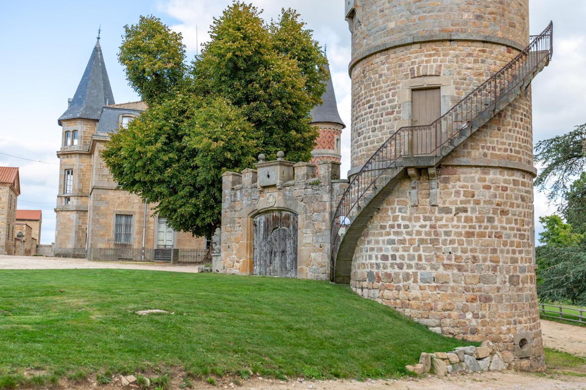 Domaine Et Chateau De Valinches Marols Buitenkant foto