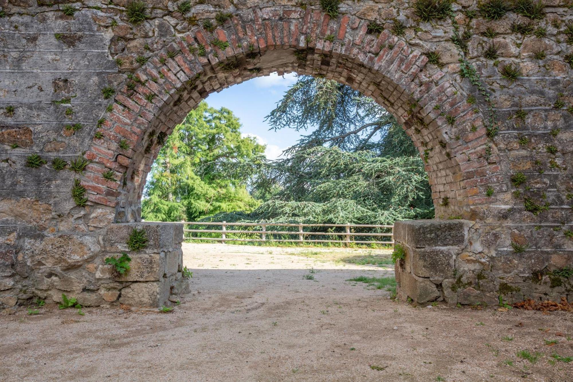 Domaine Et Chateau De Valinches Marols Buitenkant foto